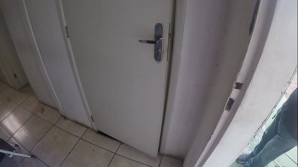 Download Video - A empregada me viu espiando ela no banho e me chamou pra gozar - Dinnigata - Pernocas