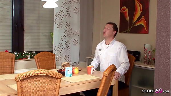 Download Video - Schlanke reife deutsche Hausfrau beim Fremdfick mit ihrem Nachbarn