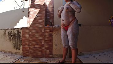 Naughty Married Woman Bleaches All Her Body Hair and Gets Naked in the Backyard, Showing Off for the Neighbors to See – Cuckold Films and Helps the Slut! 30 sec