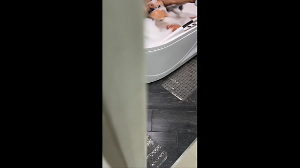 HORNY MILF WITH A HUGE ASS GETS FOOLISHLY STARED BY HER PERVERT STEPSON WHILE MASTURBATING IN THE SHOWER