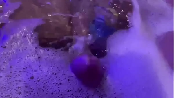 Noah Pells fucks a Chilean girl in the Jacuzzi