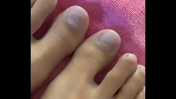 Y a-t-il des fétichiste de pieds par ici ? en tout cas voici les miens après ...