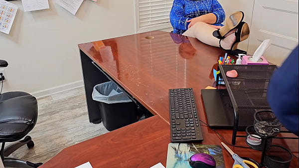 Download Video - My boss couldn&rsquo;t keep his hands off my big ass on my first day &lpar;Role Playing&rpar; husband & wife