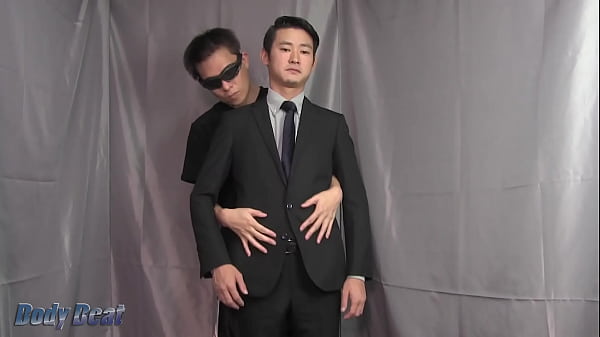 営業マンが男に捕まりゲイに遊ばれる。