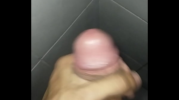 Méchant En Frapper Un Dans La Salle De Bain À La Maison