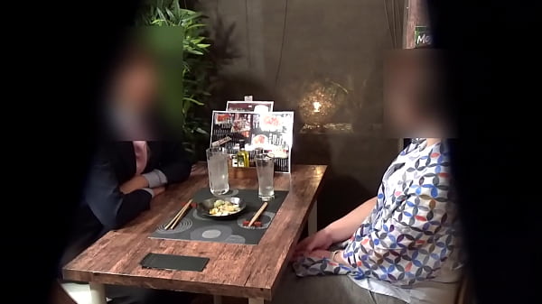 [Outflow] [Creampie to H-cup busty caregiver wife] Aphrodisiac awakening that dramatically increases a woman's libido A dating pub that produces SEX addiction has a 100% life rate [Individual / hidden shooting]