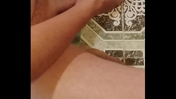 Download Video - Me masturbo con condon usado por otro