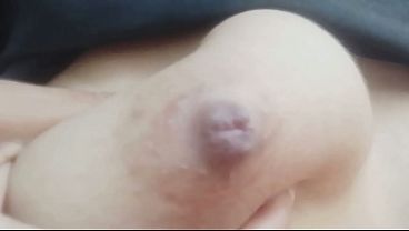 インド人女子大生は遠慮なく、全身ヌードを披露する