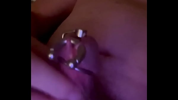 Sondage Et Piercing À L'anneau Éjacule