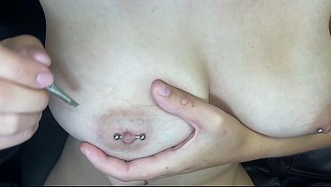 Amelia_queen - Haare mit einer Pinzette an natürlichen Brüsten ausreißen! Schmerzhaft!