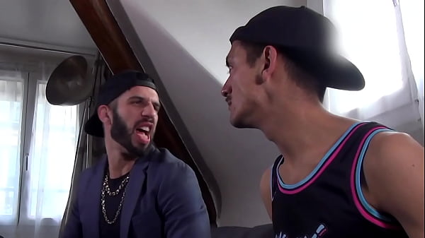 Download Video - Bande annonce &vert; Rom&eacute;o Davis se calme les nerfs en baisant son meilleur pote - Lords Of Paris