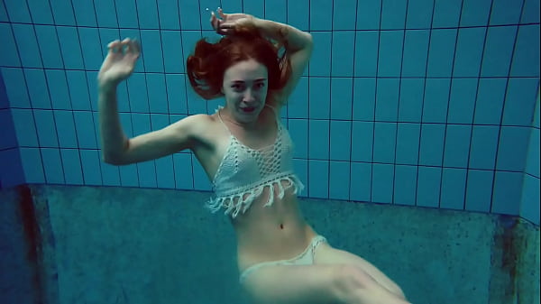 Underwater hottest babe Zelenkina swims naked