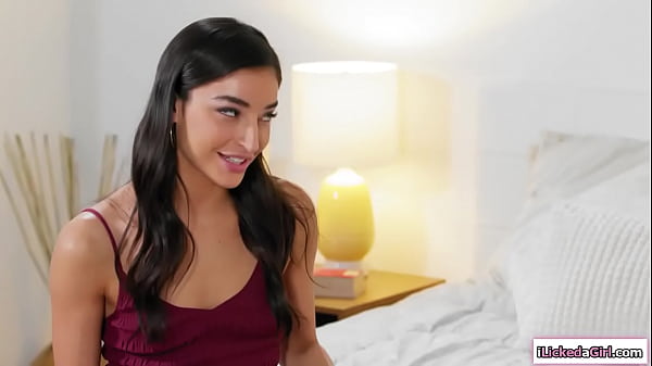 Busty stepmom scissoring with stepteen