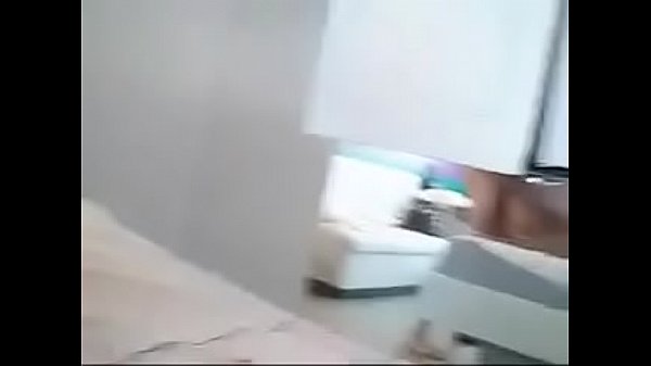 Loirinha mamando enquanto amigo fode ela bem go...