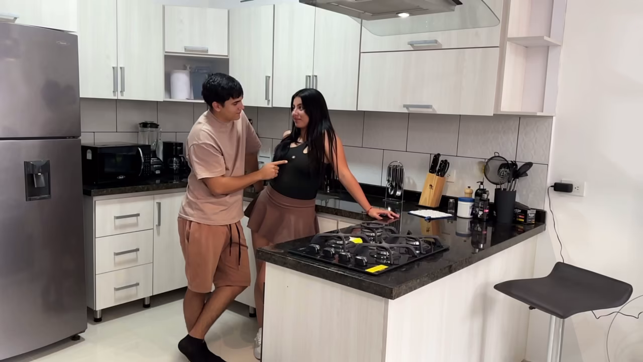 rico culo blanco estaba reposado en mi cocina y me corro en el