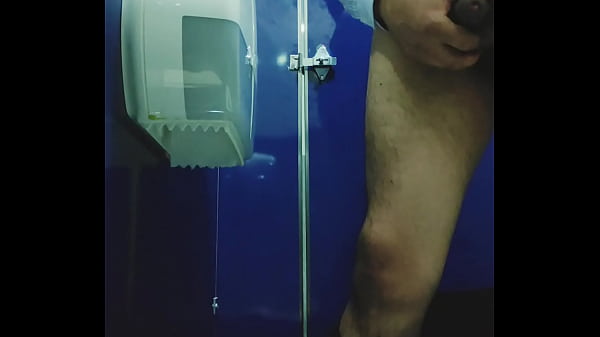 Download Video - Sigo ense&ntilde;ando culo en los ba&ntilde;os&comma; casi lo logro&period;&period;&period;