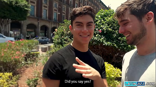 Download Video - Documentary about Latin guys Adri&aacute;n Andr&eacute;s and Alfonso Osnaya - a married gay couple&comma; and their sex life&excl; Unos de los mejores vid&eacute;o&comma; todo parece r&eacute;al&excl;