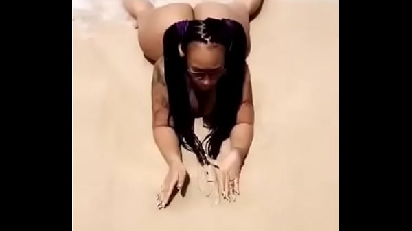 nalgona on the beach