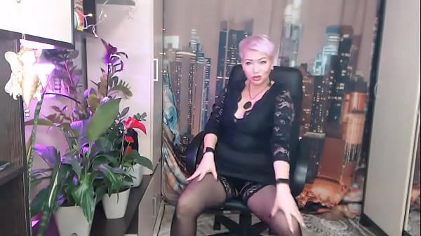 Solo anal games of a mature sexy lady from crazy Russia...