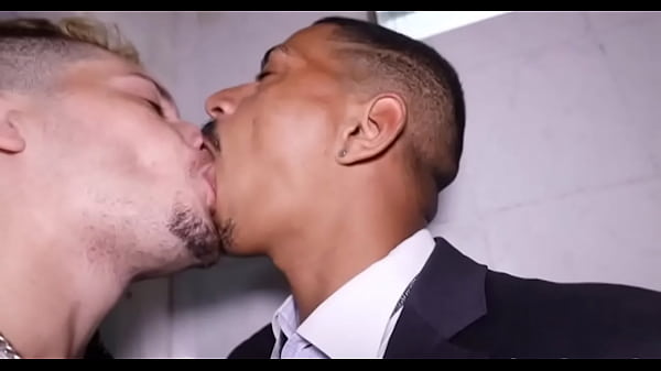 Download Video - Fudendo o funcion&aacute;rio do Banheiro