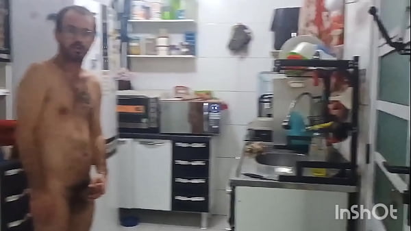 Transando com o Anthony na cozinha apos fazer o...