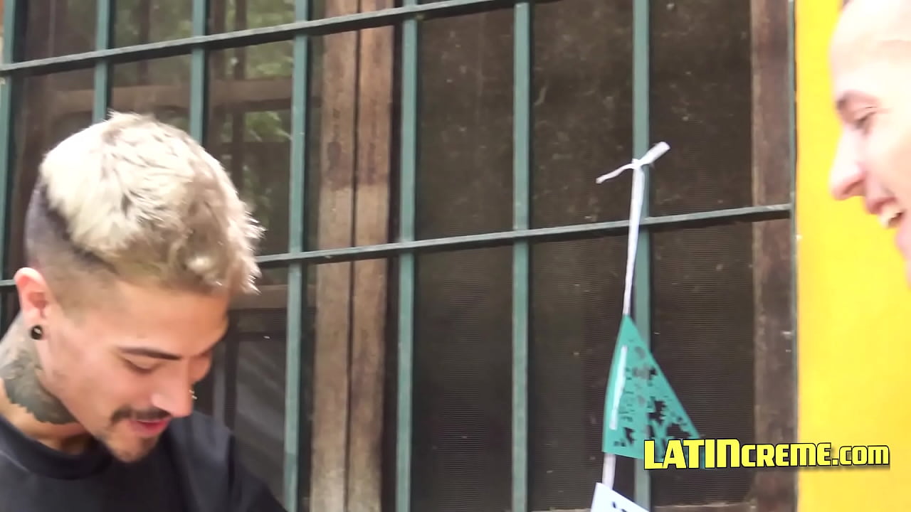 Novio latino me engaña con su ex en su cumpleaños
                    anal latin cheating ass fucked latino boyfriend birthday bday butt sex gay sex gay porn butt hole fucked muchos negros