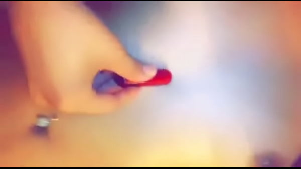 Sexy chick masturbates Thumbnail