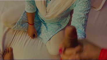 Desi Bhabhi fucked in green saree, Bhabhi caught my penis and sucked it in her mouth.