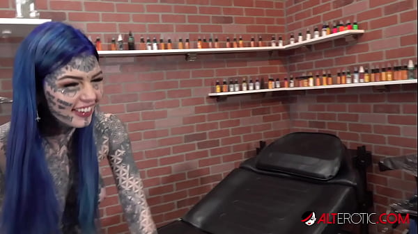 Australian beauty Amber Luke gets a new nose tattoo