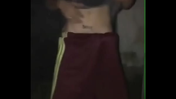 Novinho pauzudo gozou na minha boca no quintal ...