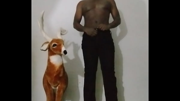 How to make my arms look bigger like the size of my legs for free while spreading anus