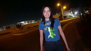 Chica nerd virgen