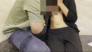 義理の妹が私の精液を顔に塗る