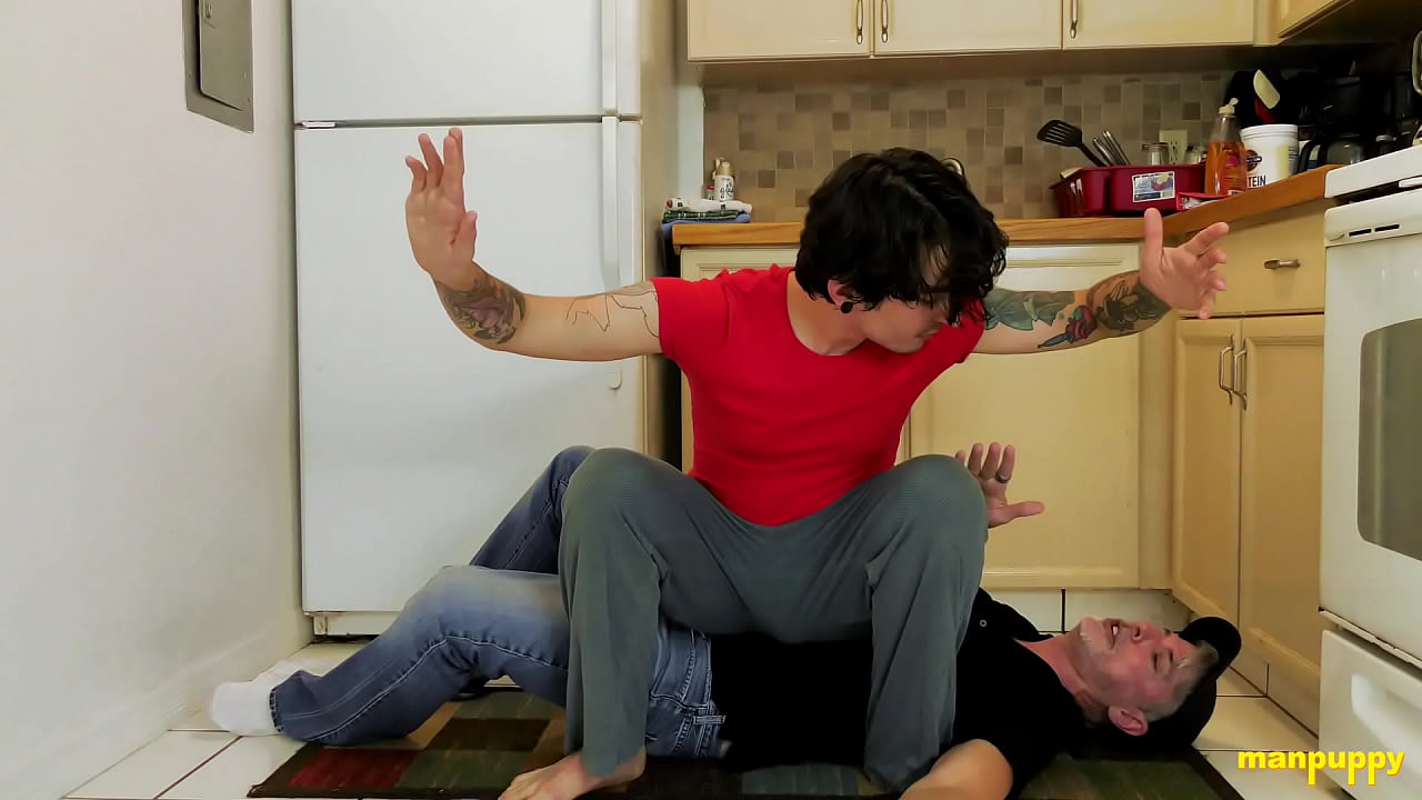 Johnny Mercy alimenta a Richard Lennox con su culo desnudo como castigo
                    amateur tattoos spanking american fetish gay underwear whipping brown hair short hair jocks grey hair manpuppy other location muchos negros