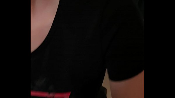 Leonie tastes the balls of her colleague