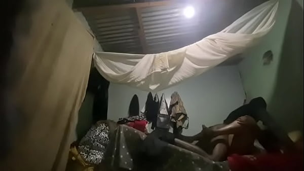 Download Video - Elle a chass&eacute; son petit pour que je la baise