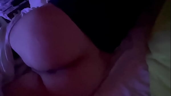 Sexy Garçon Solo Montrant Le Cul Chaud