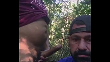 筋肉質の混血男は、私の大きくて太いペニスを彼の大きな尻に受け入れた。