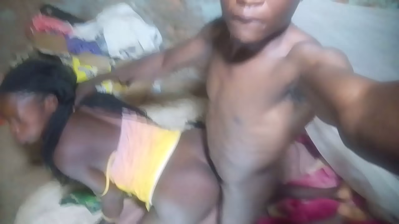 A ella le encantan las "enormes pollas negras del porno amateur africano".
                    black sexy huge tits girlfriend tiny tits cum on tits monster cock fuck my wife ass spreading black cock lover juicy pussy black guy asmr female pov creamy squirt real ass hetero muchos negros