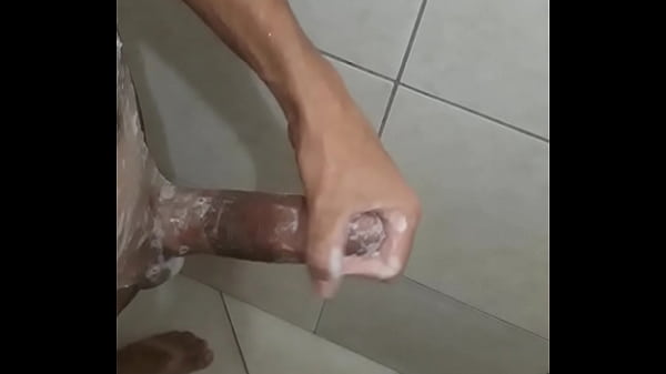 Wash big dick in bathoom