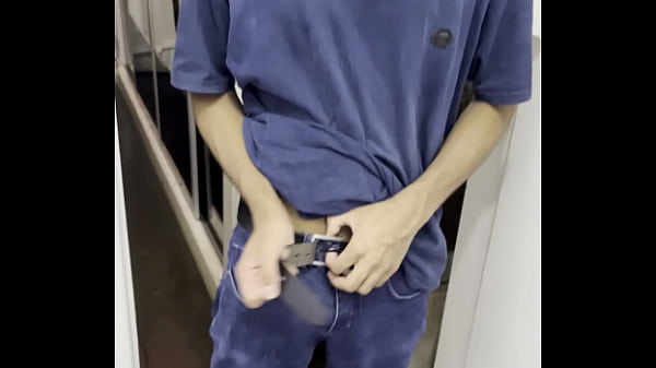 Download Video - Boss asked to see the employee's dick and was surprised