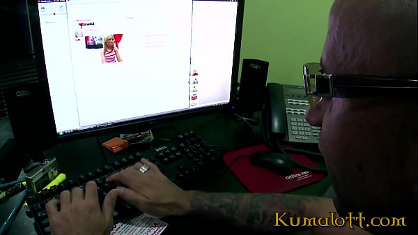 Kumalott - Facial For Blonde In The Office
