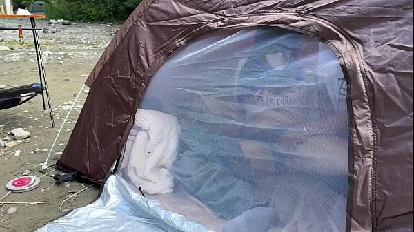 [Camping] Amateur college girl gives blowjob and sex in a tent while trying to hold back her voice so no one will notice during outdoor exposure camping