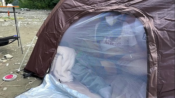 [Camping] Amateur college girl gives blowjob and sex in a tent while trying to hold back her voice so no one will notice during outdoor exposure camping