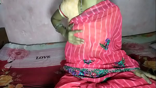 Download Video - Hot sexy Anita bhabi ki chudai at me parosi ne ki bhabi ki chud me apna nikala