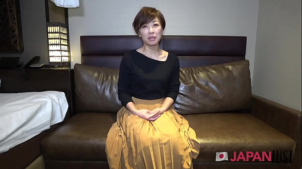 Download Video - Petite Short Hair Japanese MILF Gets Creampied During Interview