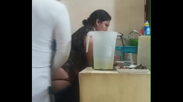 Download Video - Sirvienta culeada por su patr&oacute;n&comma; casi nos pilla mi esposa