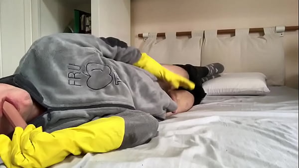 Download Video - Masturbation in leather pants and gloves