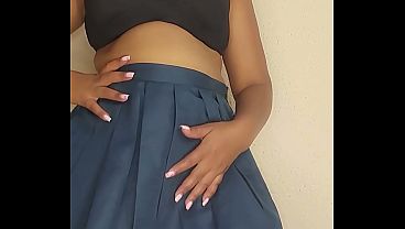 EBONY YOUNG WOMAN MASTURBATING
