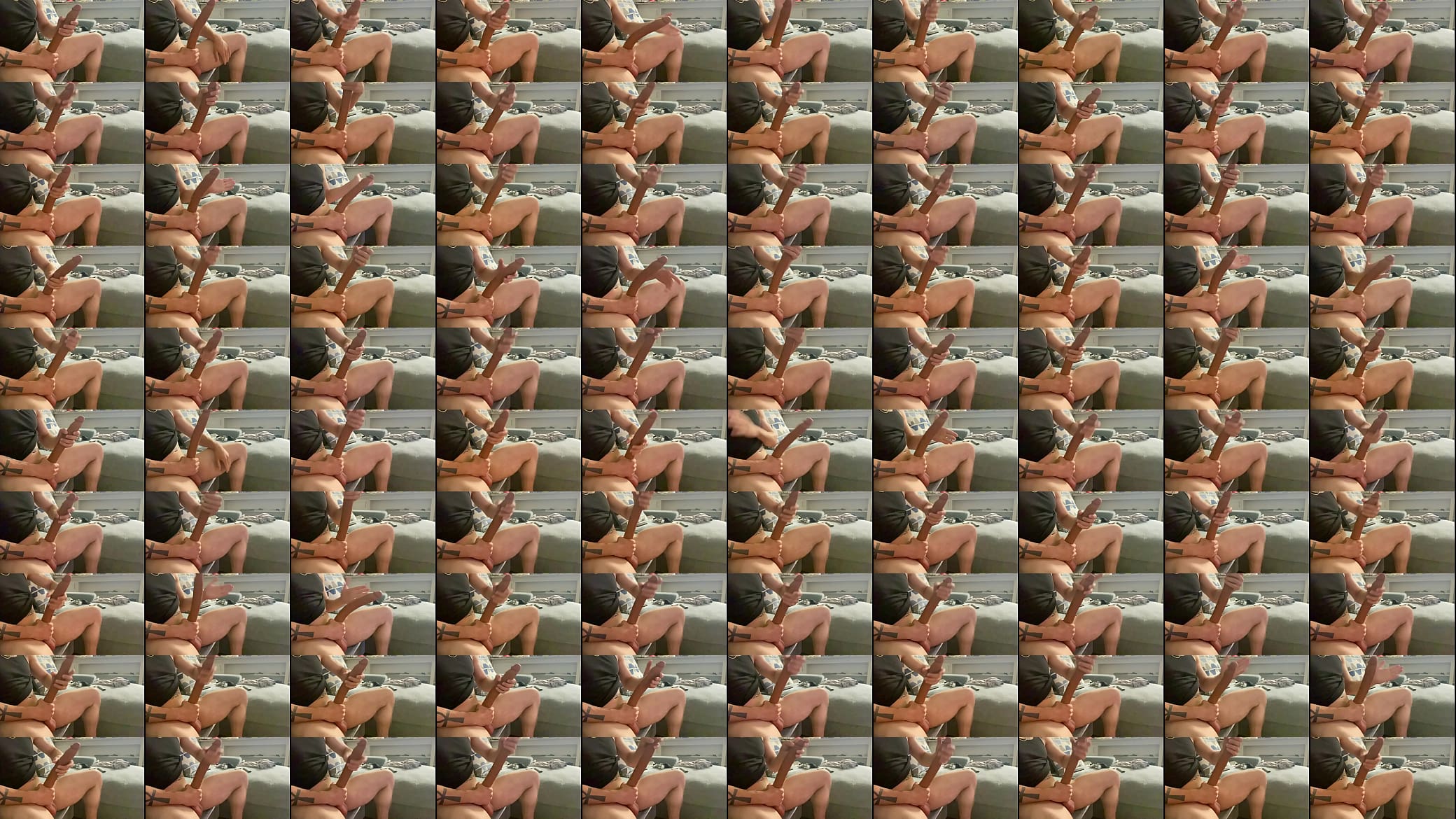 Too horny to go to my bed, my cock wants to cum right now! 预览图